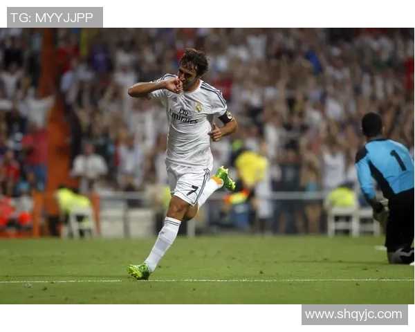 伯纳乌暗流涌动：皇马2-0险胜的背后，阿隆索的“孤立”疑云与维尼修斯的光芒